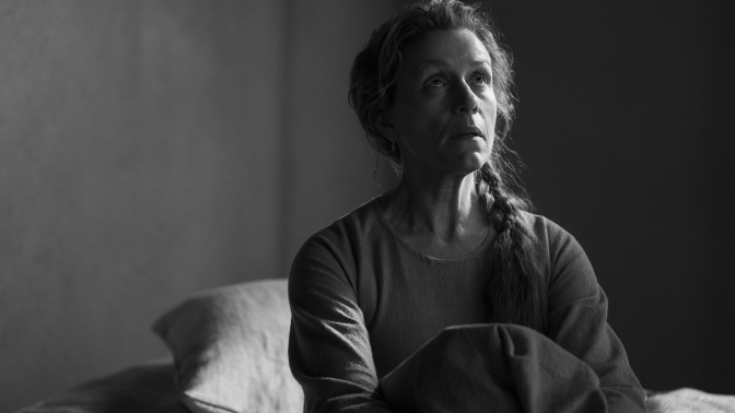 Frances McDormand dando vida a Lady Macbeth