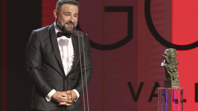 Urko Olazabal recoge el premio como mejor actor revelación por su actuación en "Maixabel"