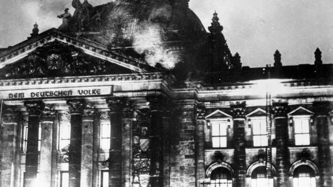 El Reichstag durante el incendio