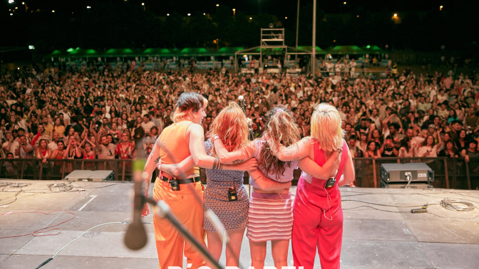 Las Ginebras, tras su concierto ayer en el Festival Río Babel