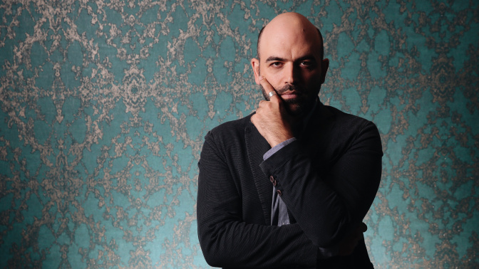 El escritor Roberto Saviano