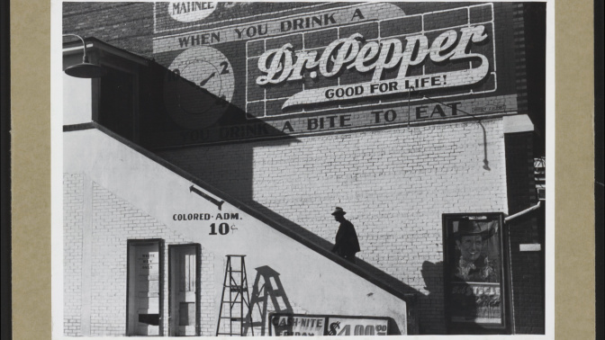 Entrada para negros en un cine de Misisipi, en 1939