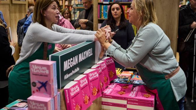 María Martínez y Megan Maxwell participaron ayer en el evento organizado por la editorial Planeta