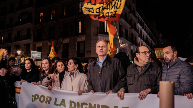 MADRID.-Centenares de personas protestan ante el teatro La Abadía por la obra 'Altsasu': "Ni olvido ni perdón, ETA a prisión"