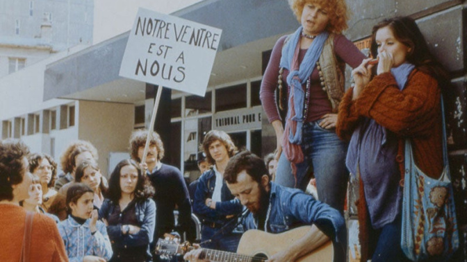 Un fotograma de "Una canta, la otra no"