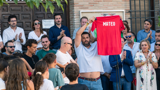 Minuto de silencio por el asesinato de un menor en Mocejón (Toledo)