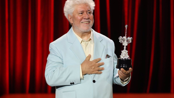 Pedro Almodóvar recoge el Premio Donostia por su trayectoria en el cine