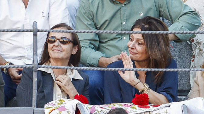 Nuria González junto a una amiga en Las Ventas