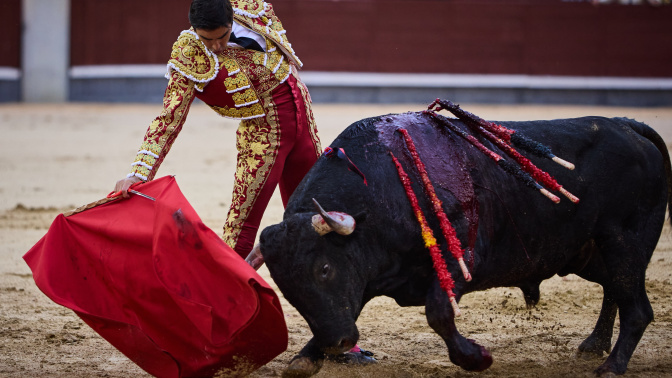 Toros en Las Ventas. Feria de otoño. Miguel Angel Perera y Emilio de Frutos© Alberto R. Roldán / La Razón. 12.