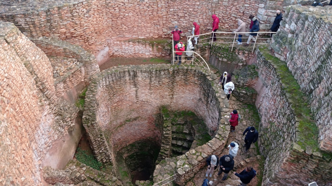 Patio interior del yacimiento prehistórico de Motilla del Azuer en Daimiel (Ciudad Real)